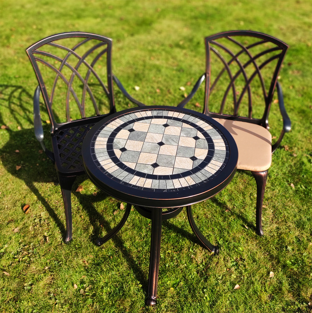 Комплект садовой мебели из металла с кругым столом, стол и стулья из литого алюминия для дачи, мебель HoReCa для пансионатов и гостиниц, кованый стол и стулья для улицы