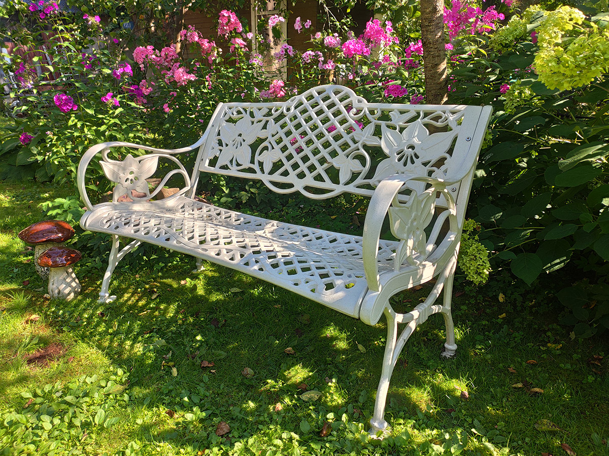 Садовая скамейка литая из металла, лавки с чугунными боковинами, уличная мебель из литого алюминия, диван парковый литой, чугунная мебель